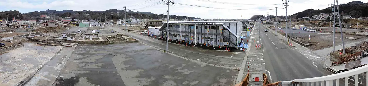 2012-03-07T102516Z-01-TOK103-RTRMDNP-3-JAPAN-TSUNAMI-2