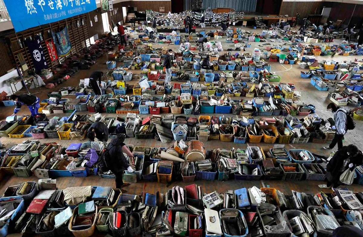 2012-03-07T115147Z-01-TOK010-RTRMDNP-3-JAPAN-TSUNAMI-1