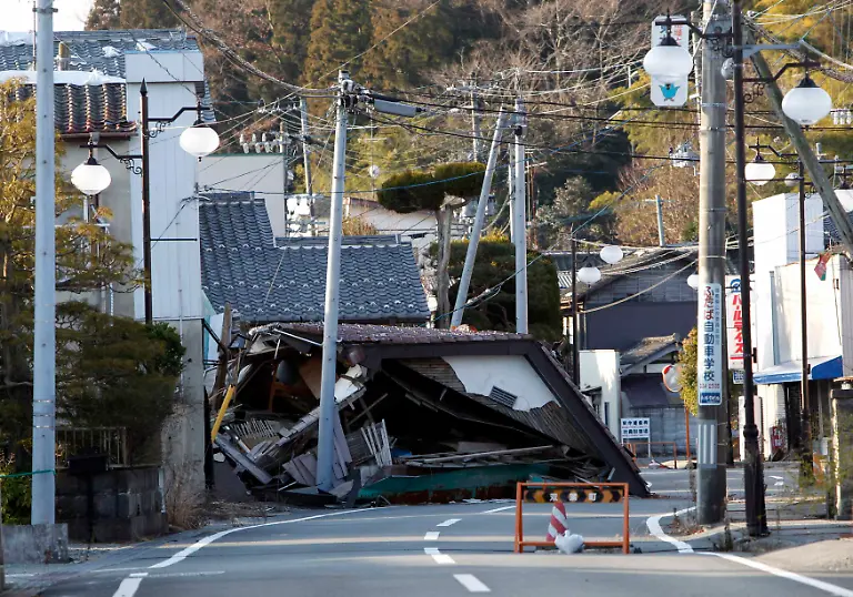 2012-03-07T074814Z-01-TOK103-RTRMDNP-3-JAPAN-TSUNAMI-FILM-JPG7253660299905004810