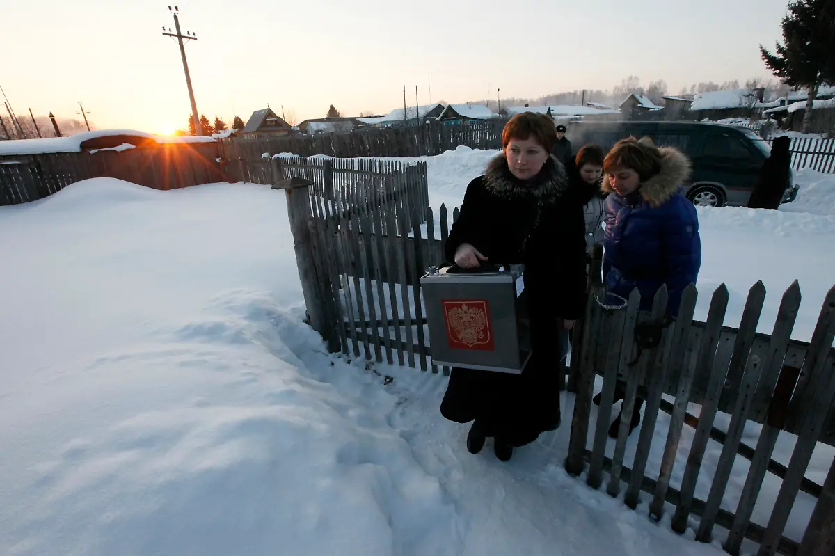 2012-02-29T113637Z-01-KRA13-RTRMDNP-3-RUSSIA-JPG244913715465794426