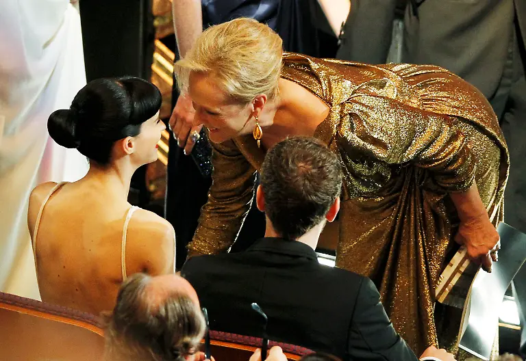 2012-02-27T014149Z-01-OSC239-RTRMDNP-3-OSCARS-JPG4529325908825856830