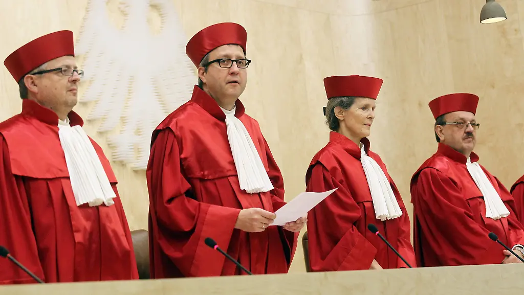 2012-02-28T091729Z-01-AD03-RTRMDNP-3-EUROZONE-GERMANY-RULING-JPG2940657832457868381