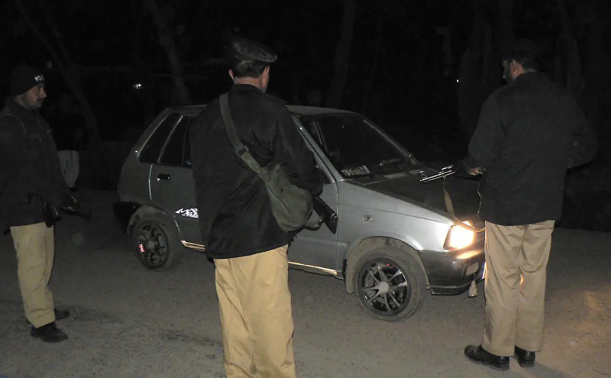 DAB3204-20120225-jpg2829476797603321459