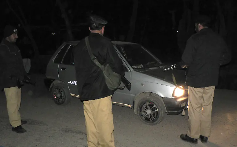 DAB3204-20120225-jpg2829476797603321459