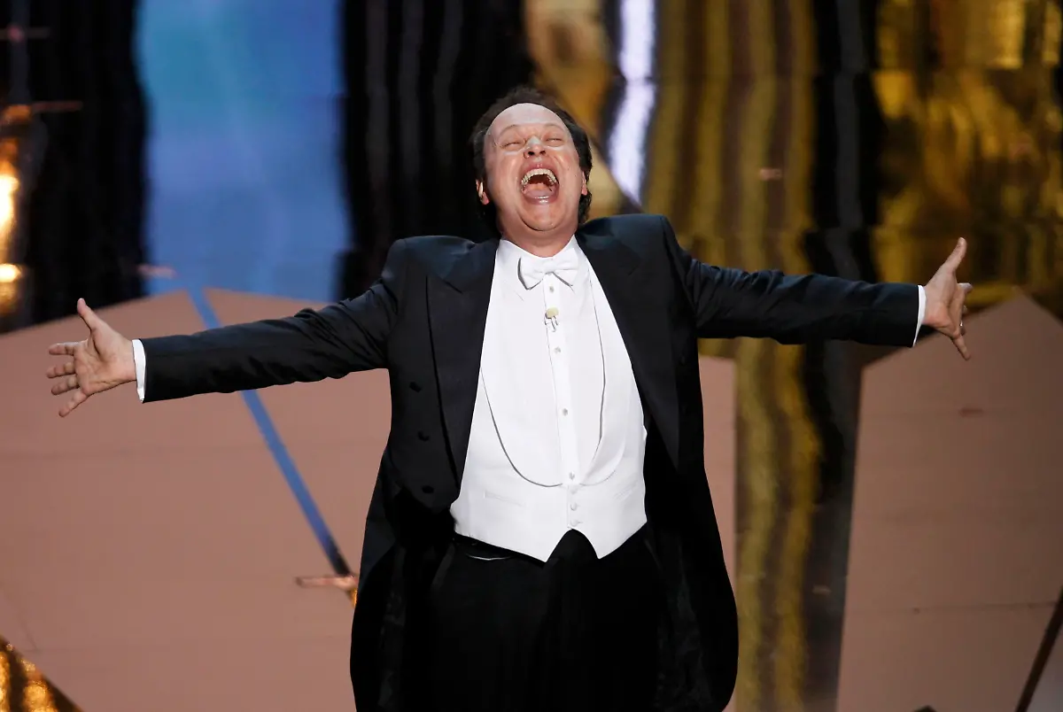 2012-02-27T015023Z-01-OSC63-RTRMDNP-3-OSCARS-JPG311526493714726458