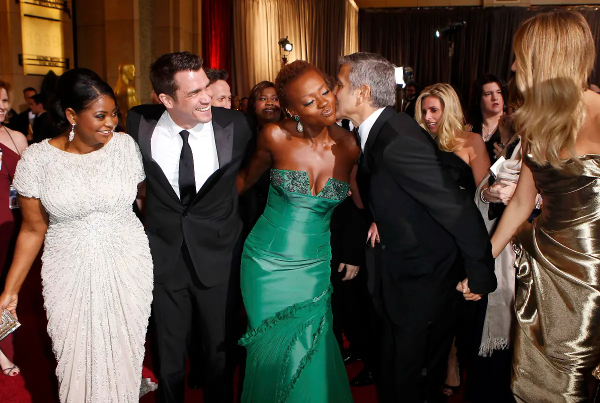 2012-02-27T031024Z-01-OSC482-RTRMDNP-3-OSCARS-JPG2965924747588436482