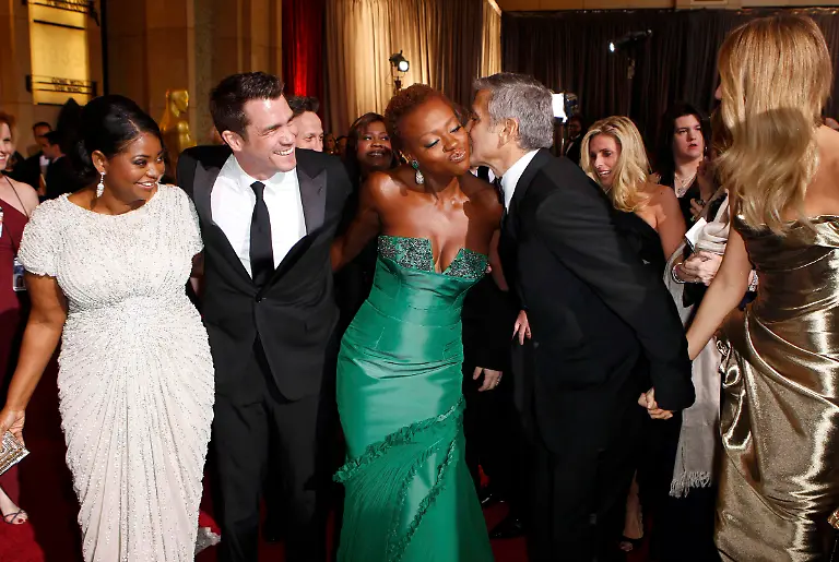 2012-02-27T031024Z-01-OSC482-RTRMDNP-3-OSCARS-JPG2965924747588436482