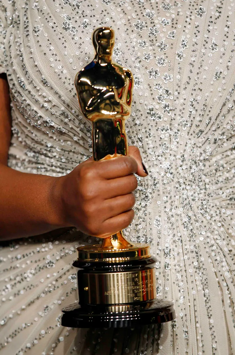 2012-02-27T080633Z-01-OSC996-RTRMDNP-3-OSCARS-JPG7943533966628172845