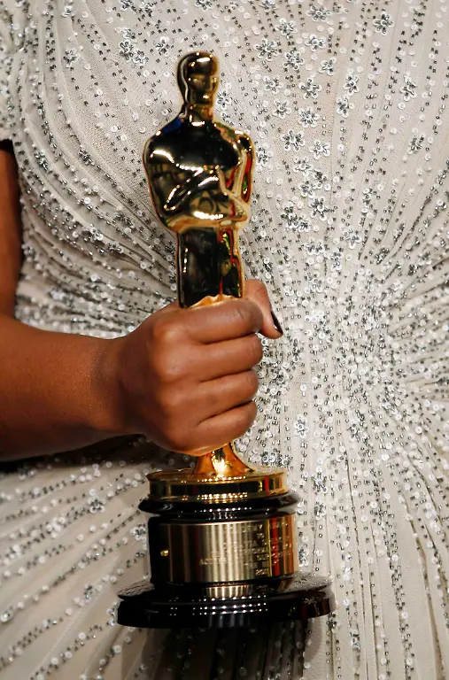 2012-02-27T080633Z-01-OSC996-RTRMDNP-3-OSCARS-JPG7943533966628172845