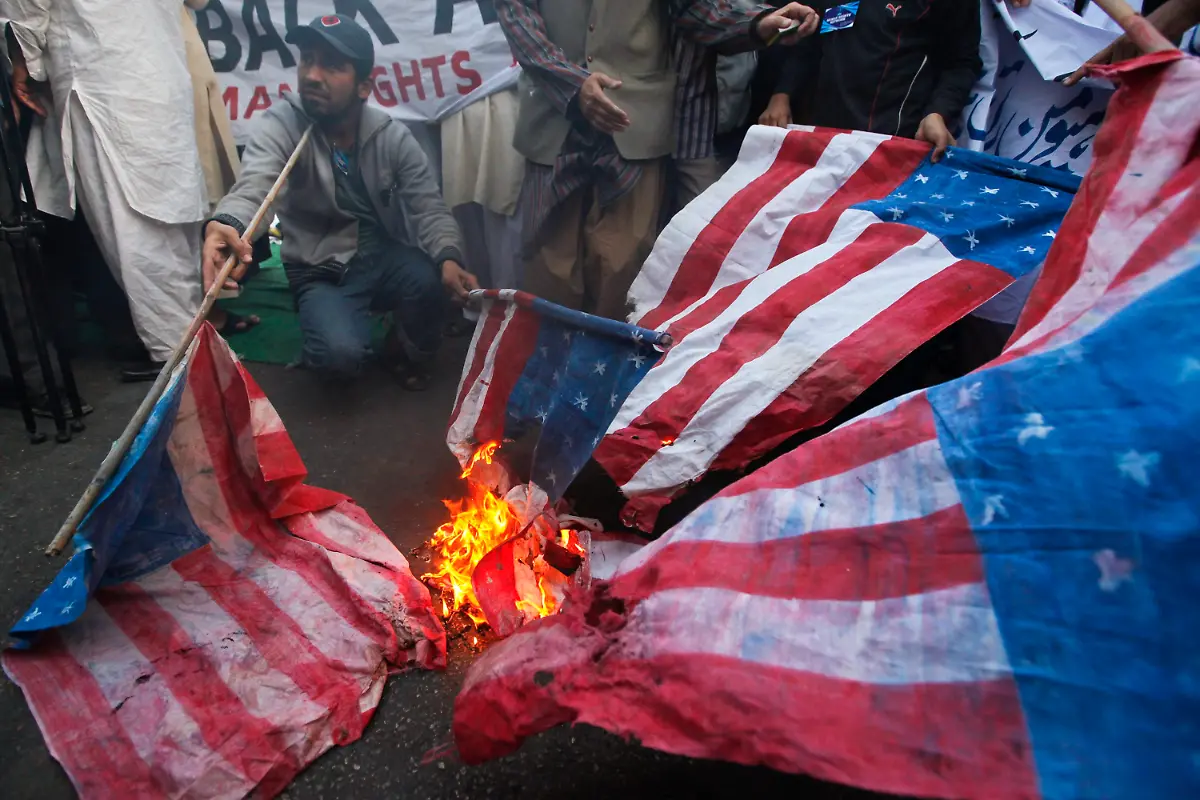 2012-02-26T150826Z-01-MKZ04-RTRMDNP-3-PAKISTAN-JPG2328246339151139602