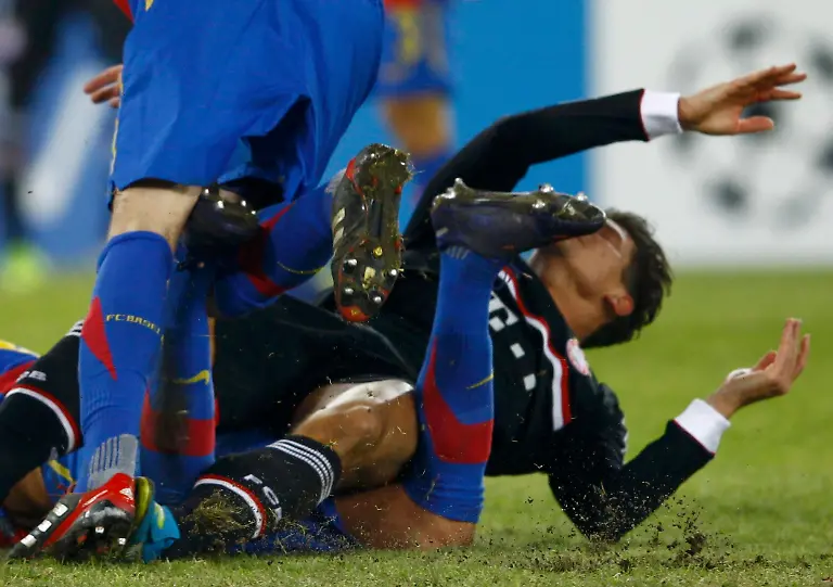 2012-02-22T212115Z-01-BSL31-RTRMDNP-3-SOCCER-CHAMPIONS-JPG2758526810941053575