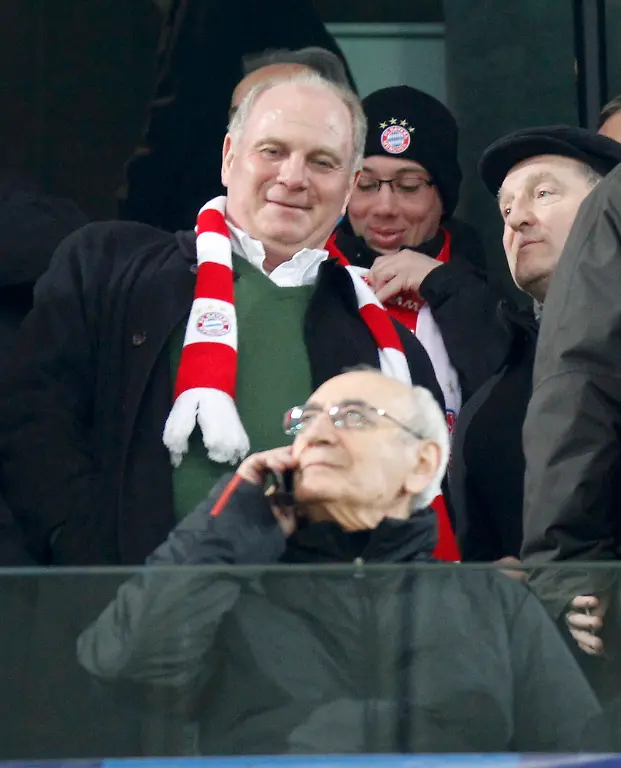 2012-02-22T220316Z-01-BSL52-RTRMDNP-3-SOCCER-CHAMPIONS-JPG1571660377357075340