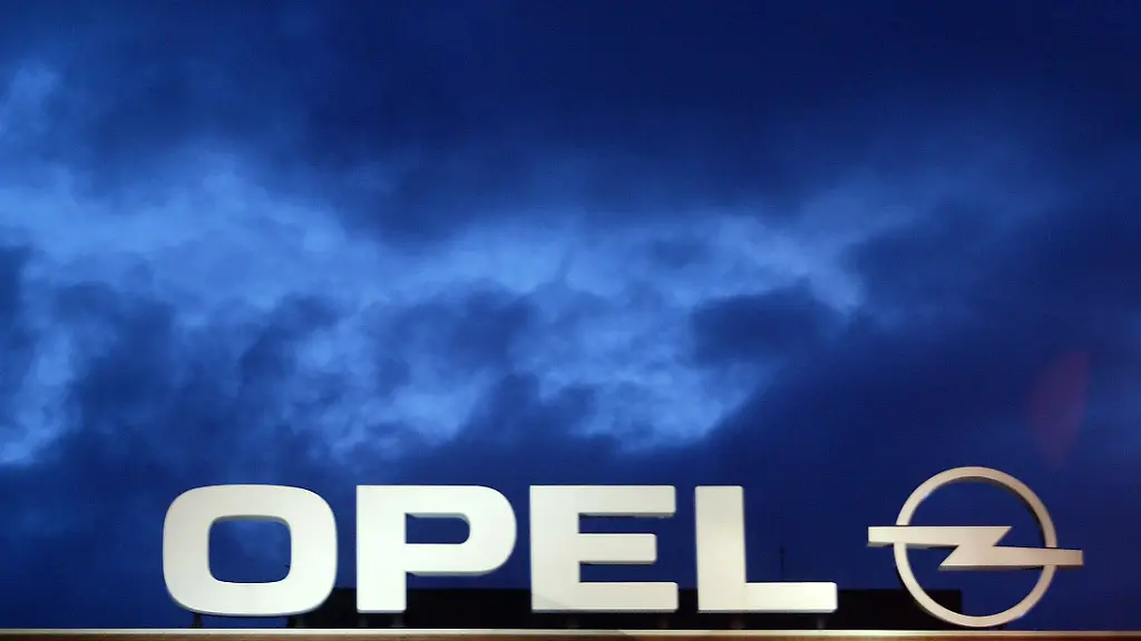 2012-02-16T105107Z-01-BER97-RTRMDNP-3-GERMANY-JPG835435043212986990