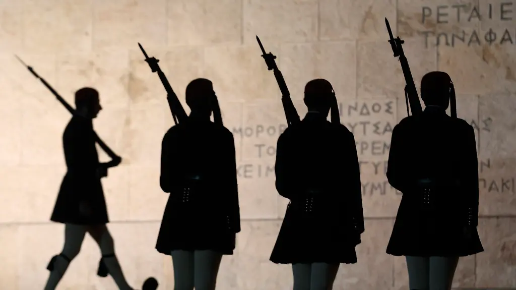 2012-02-20T140010Z-01-KAR05-RTRMDNP-3-GREECE-JPG1952306142026112041