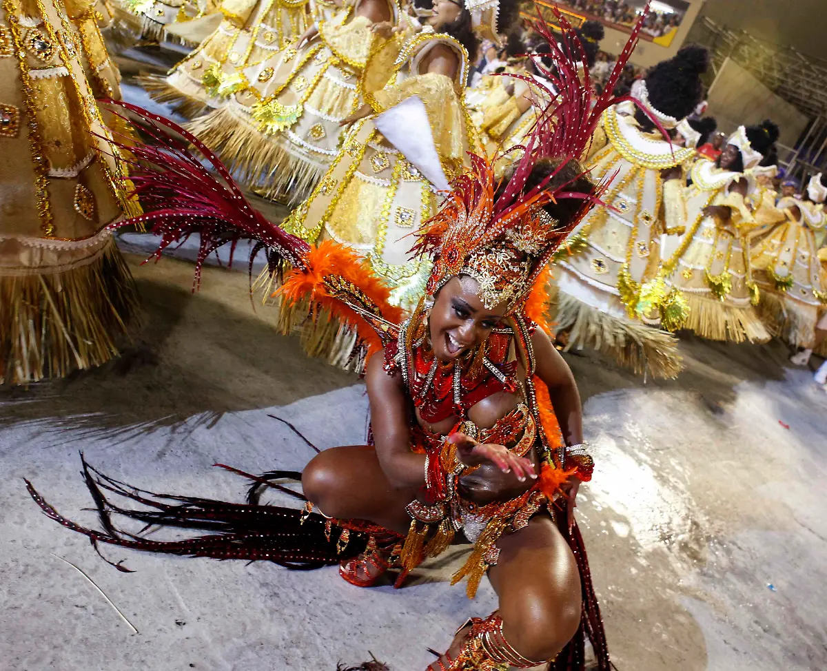 2012-02-20T030355Z-01-RIO440-RTRMDNP-3-BRAZIL-CARNIVAL-JPG6984079223754469198