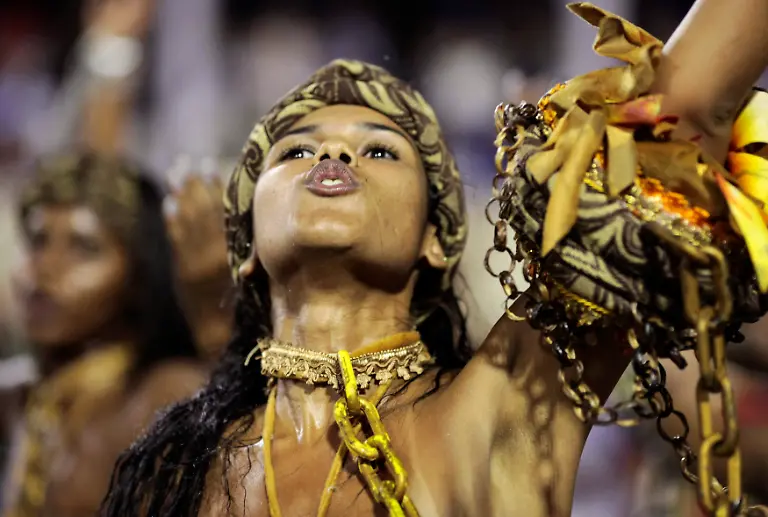 2012-02-20T081308Z-01-RIO536-RTRMDNP-3-BRAZIL-CARNIVAL-JPG4987041519078031905