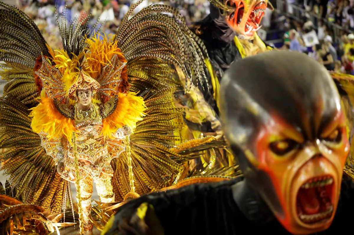 2012-02-20T082314Z-01-RIO538-RTRMDNP-3-BRAZIL-CARNIVAL-JPG7139322065832254654