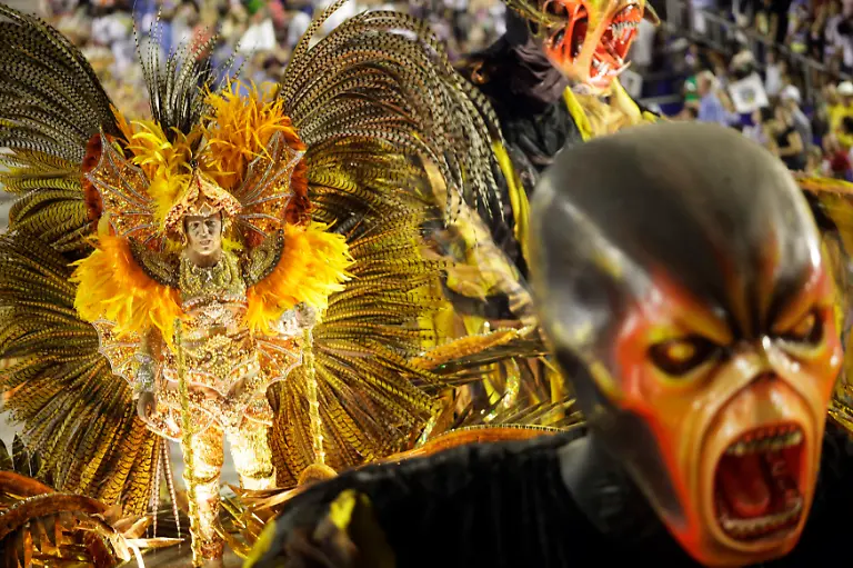 2012-02-20T082314Z-01-RIO538-RTRMDNP-3-BRAZIL-CARNIVAL-JPG7139322065832254654