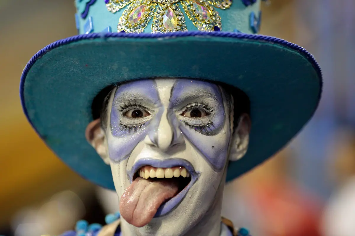 2012-02-20T010026Z-01-RIO406-RTRMDNP-3-BRAZIL-CARNIVAL-JPG4471658866107973840