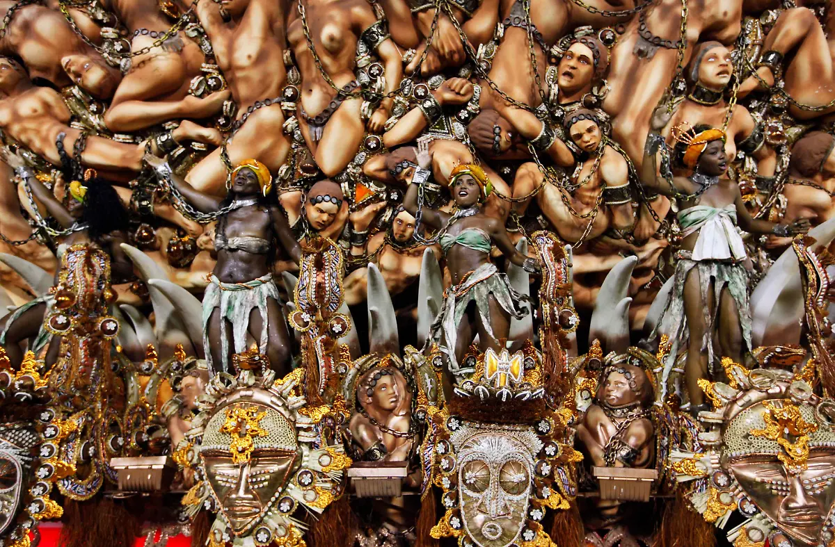 2012-02-20T084944Z-01-RIO555-RTRMDNP-3-BRAZIL-CARNIVAL-JPG94303370124774985