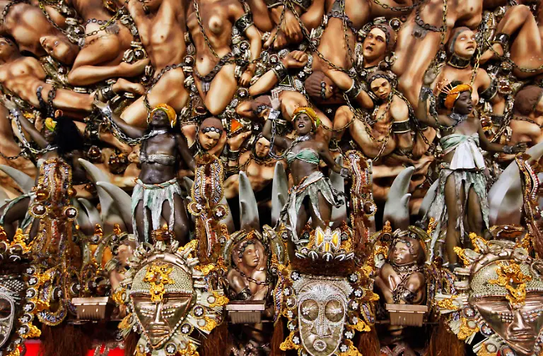 2012-02-20T084944Z-01-RIO555-RTRMDNP-3-BRAZIL-CARNIVAL-JPG94303370124774985