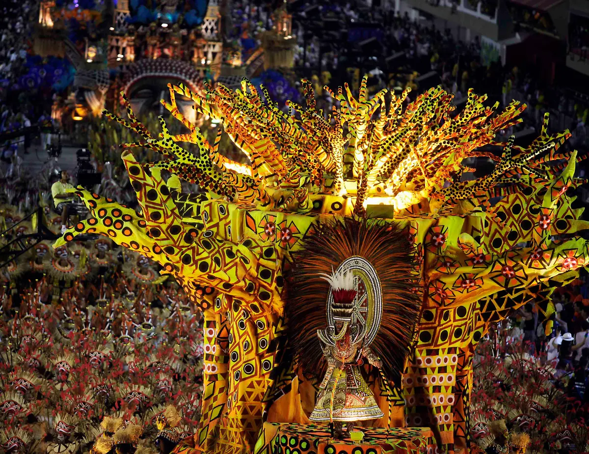 2012-02-20T090355Z-01-RIO573-RTRMDNP-3-BRAZIL-CARNIVAL-JPG9125109459654258787