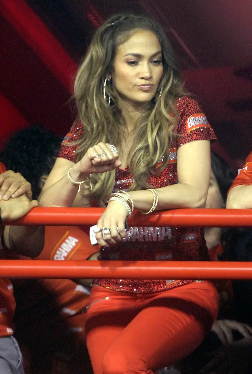 2012-02-20T033224Z-01-RIO340-RTRMDNP-3-BRAZIL-CARNIVAL-JPG7285533409887385125