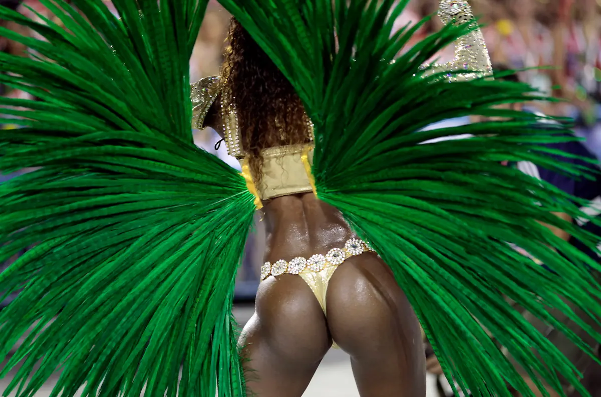 2012-02-20T005530Z-01-RIO407-RTRMDNP-3-BRAZIL-CARNIVAL-JPG6679231562838185740