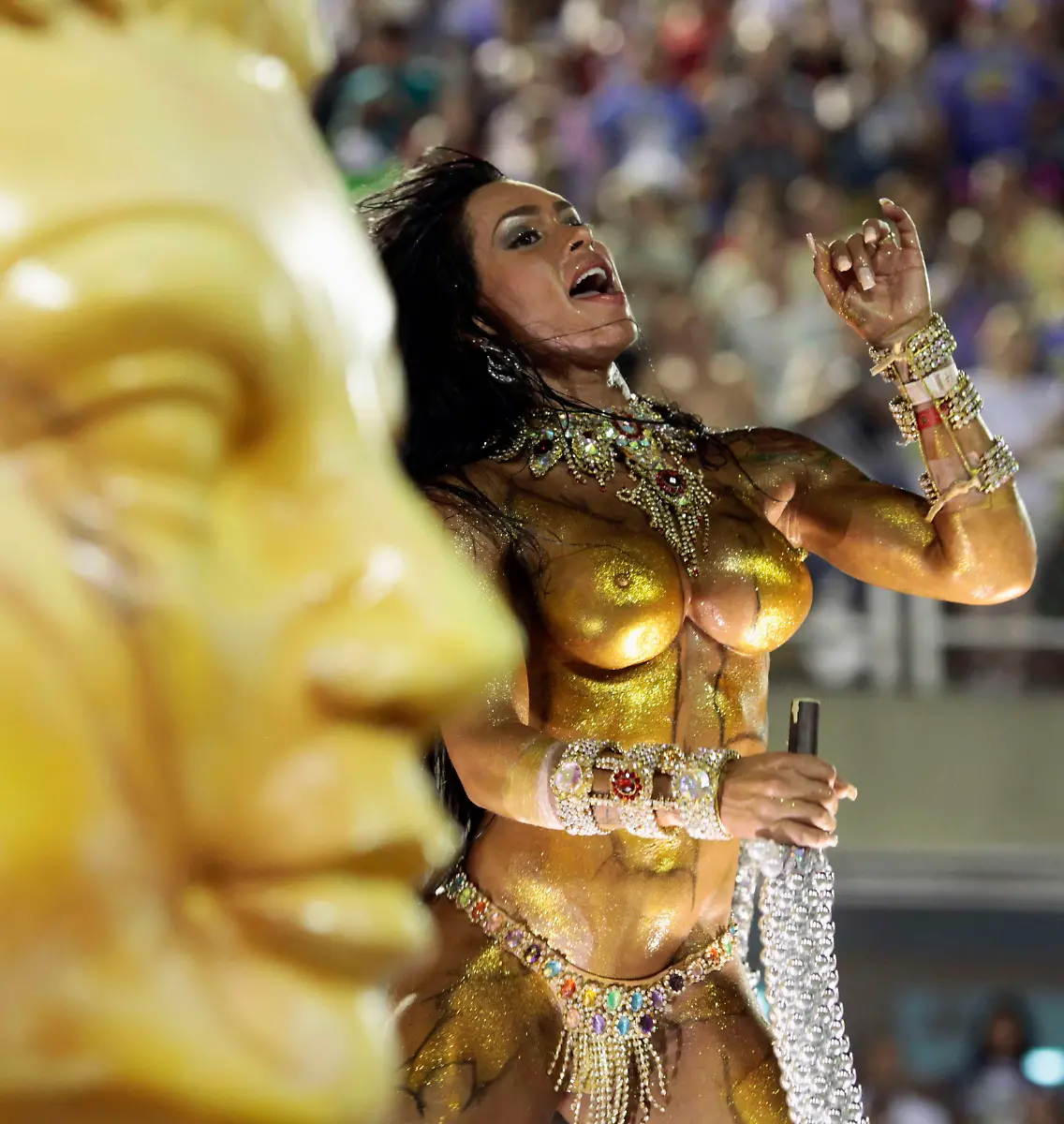 2012-02-20T074355Z-01-RIO515-RTRMDNP-3-BRAZIL-CARNIVAL-JPG4595770626563528066