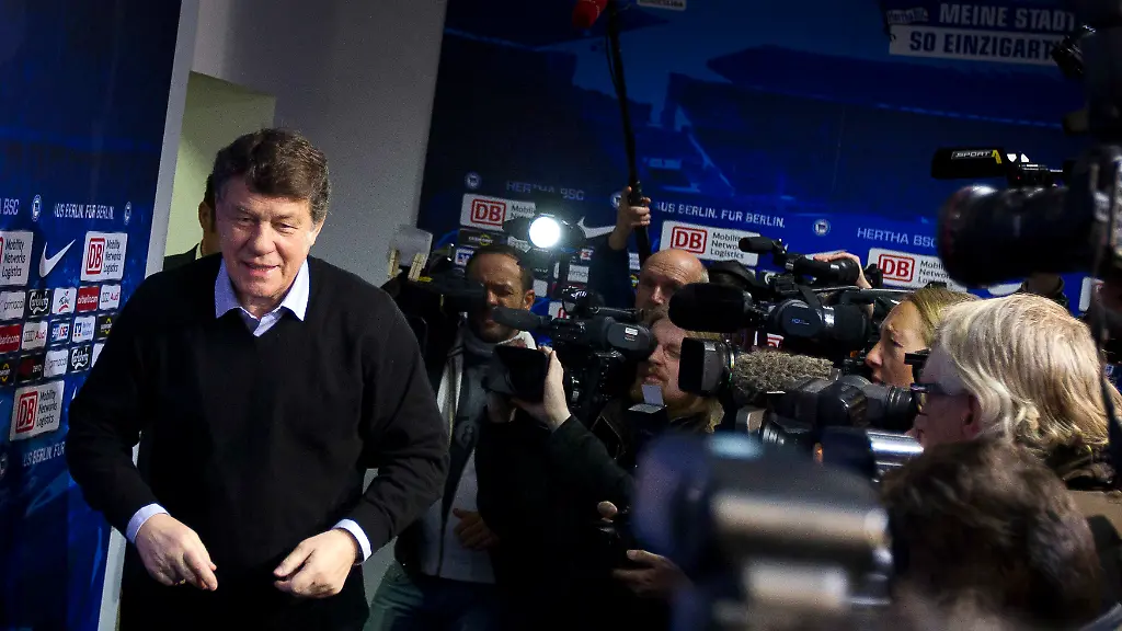 2012-02-19T132543Z-01-TPE03-RTRMDNP-3-SOCCER-GERMANY-HERTHA-JPG7647155343914230070