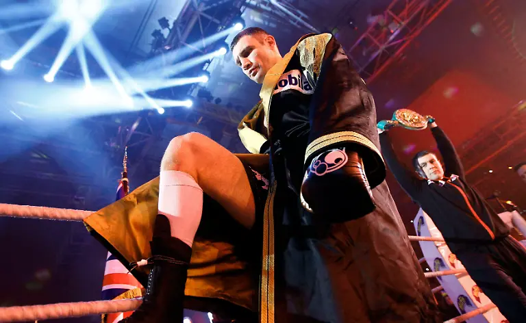 2012-02-19T010054Z-01-KAI25-RTRMDNP-3-BOXING-KLITSCHKO-CHISORA-JPG2018495101381420384