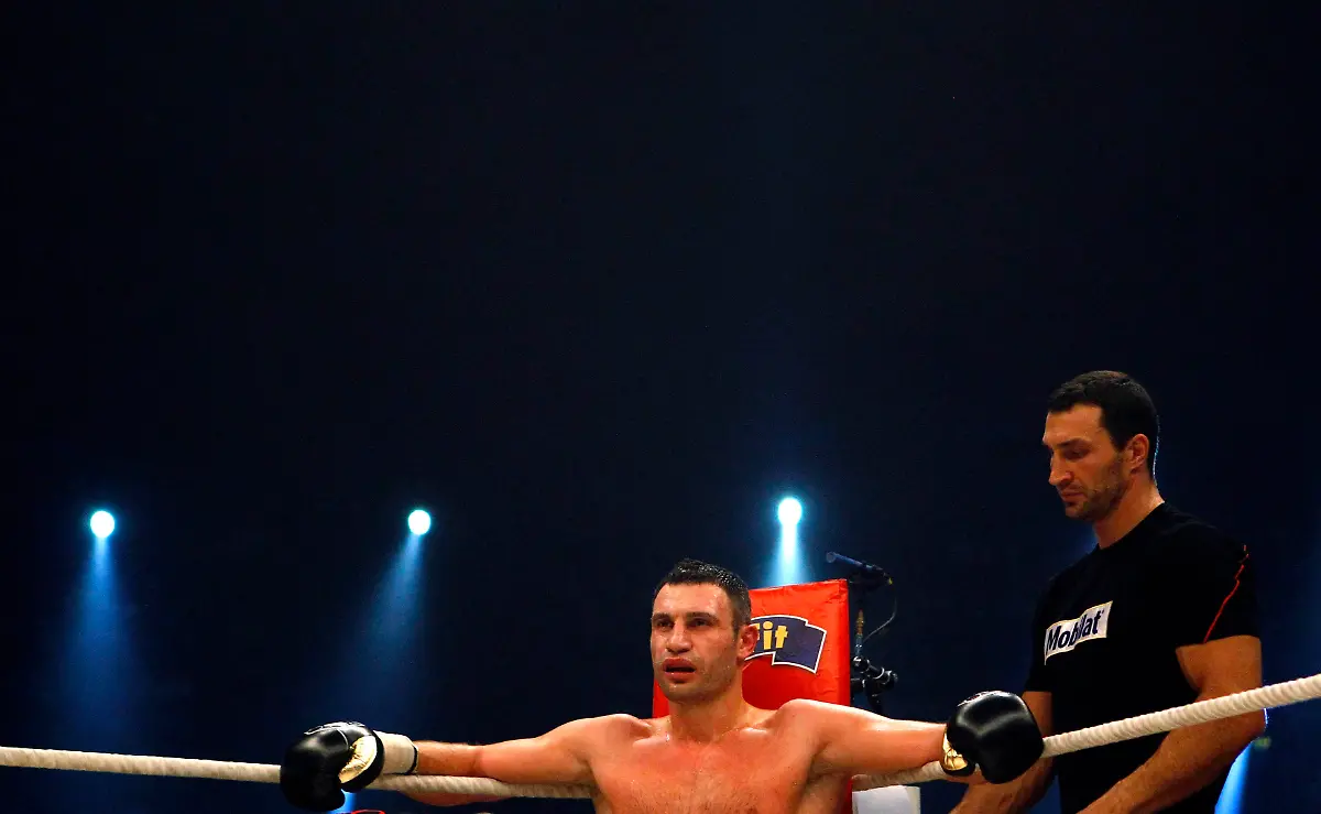 2012-02-19T005912Z-01-KAI17-RTRMDNP-3-BOXING-KLITSCHKO-CHISORA-JPG3395010880032741324