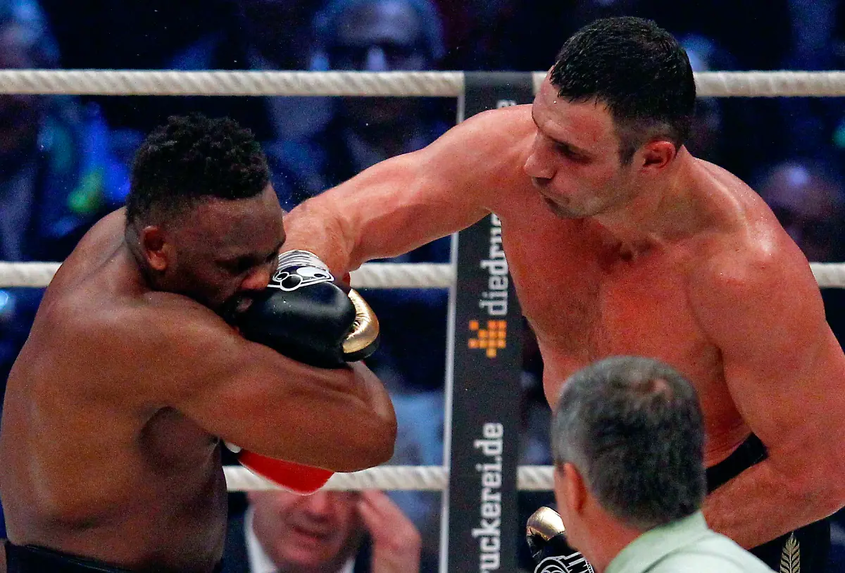 2012-02-18T235141Z-01-MDA02-RTRMDNP-3-BOXING-KLITSCHKO-CHISORA-JPG4286110304780849670