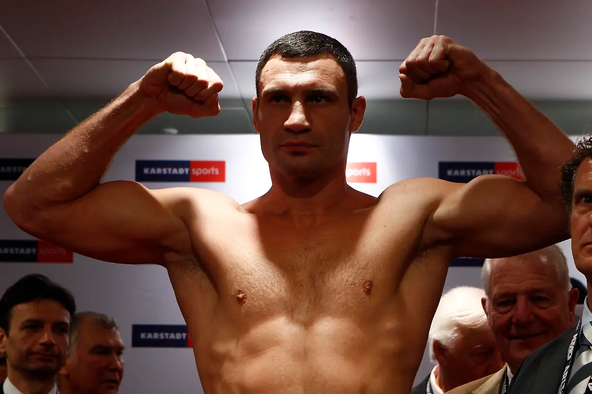 2012-02-17T143943Z-01-MDA10-RTRMDNP-3-SPORT-BOXING-JPG4388120673337647497