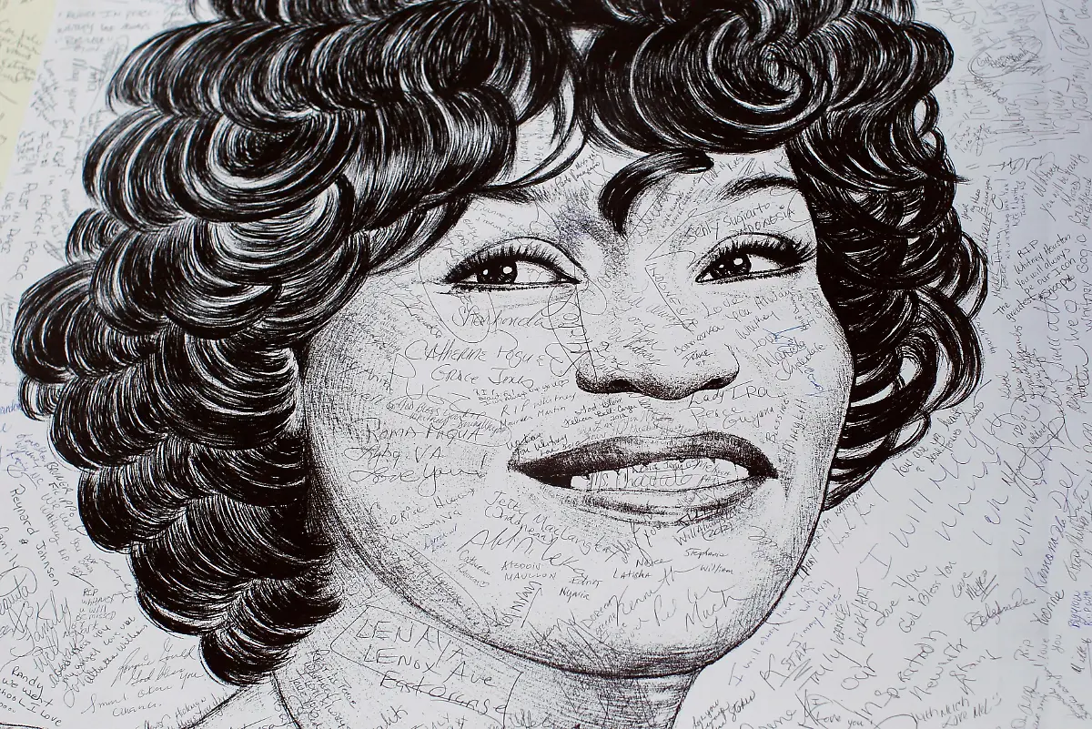 2012-02-18T203842Z-01-SHN612-RTRMDNP-3-WHITNEYHOUSTON-JPG1657980386872178033