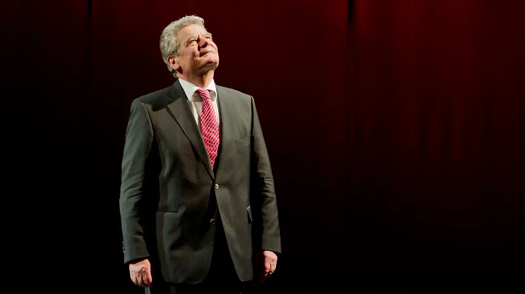 DI21302-20120217-jpg9047984259526607915