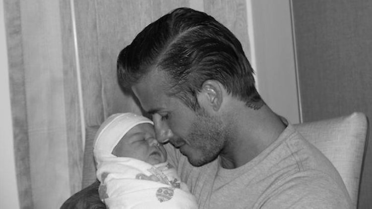 Daddy hat sein kleines Mädchen ja ganz vorbildlich gepuckt! 