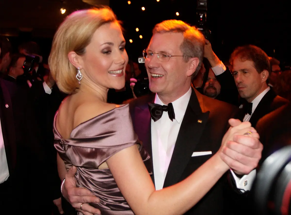 2012-02-17T101616Z-01-BER09-RTRMDNP-3-GERMANY-PRESIDENT-JPG4019612606872676287