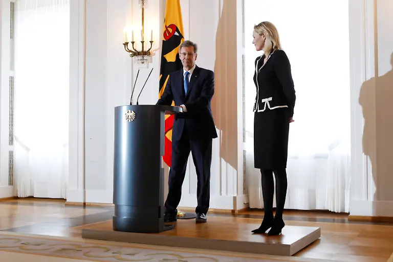 2012-02-17T101831Z-01-CVI305-RTRMDNP-3-GERMANY-PRESIDENT-JPG2399432437250944020