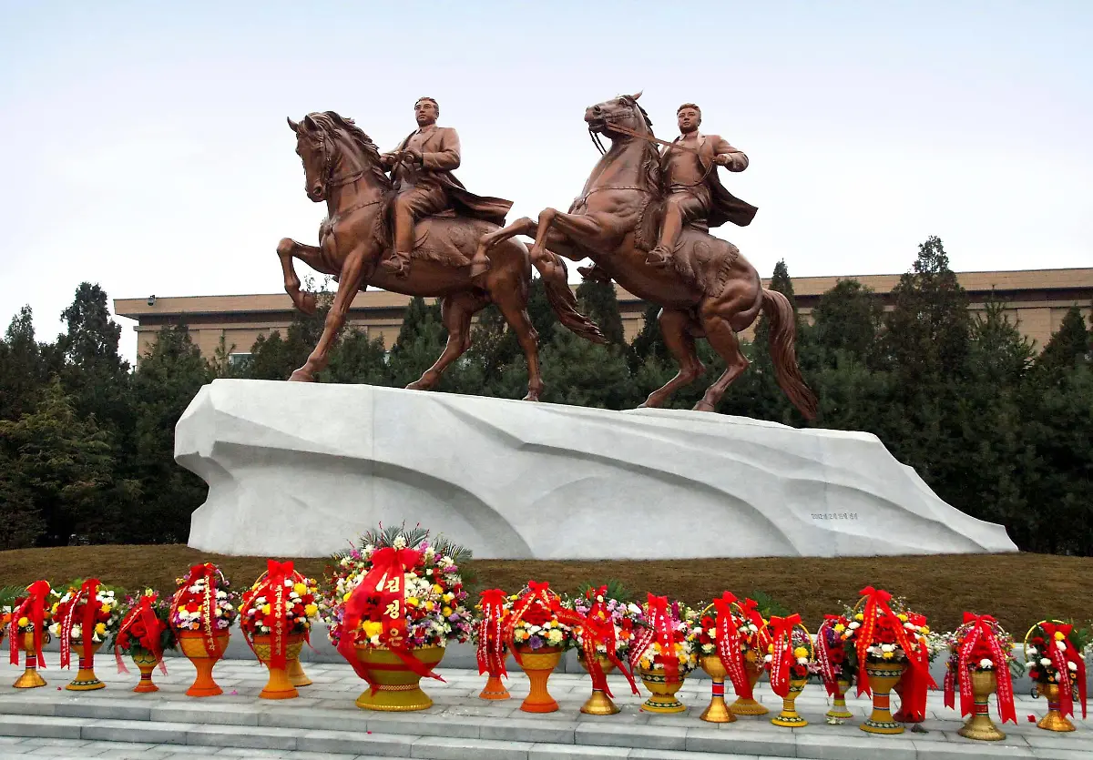 2012-02-15T031803Z-01-PYO01-RTRMDNP-3-KOREA-NORTH-JPG1496691071541810428