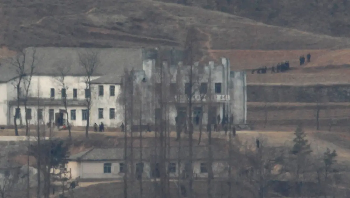 2012-02-15T080521Z-01-PAJ01-RTRMDNP-3-KOREA-NORTH-JPG1503007374157029619