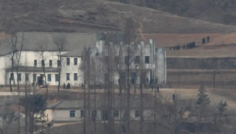 2012-02-15T080521Z-01-PAJ01-RTRMDNP-3-KOREA-NORTH-JPG1503007374157029619