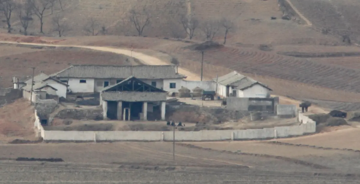 2012-02-15T080718Z-01-PAJ02-RTRMDNP-3-KOREA-NORTH-JPG634082657204830031