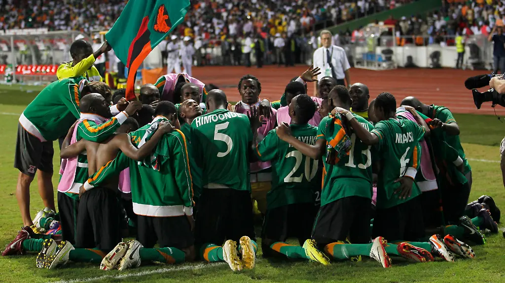 2012-02-13T015146Z-01-LAR40-RTRMDNP-3-SOCCER-NATION-JPG4290625025270005052