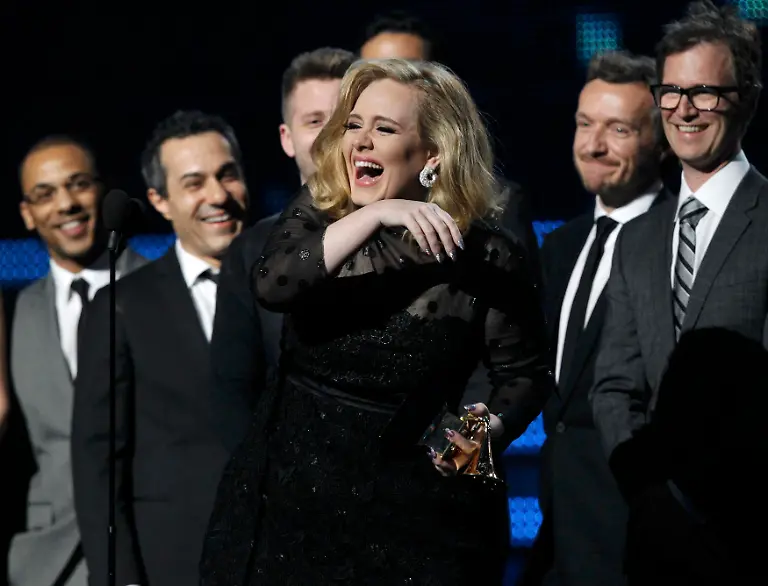 2012-02-13T050313Z-01-LOA276-RTRMDNP-3-GRAMMYS-JPG8102814317438655589