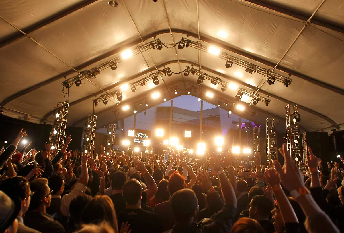 2012-02-13T054943Z-01-LOA537-RTRMDNP-3-GRAMMYS-JPG930665809211147103