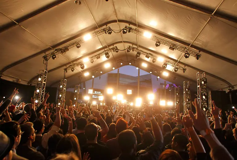 2012-02-13T054943Z-01-LOA537-RTRMDNP-3-GRAMMYS-JPG930665809211147103