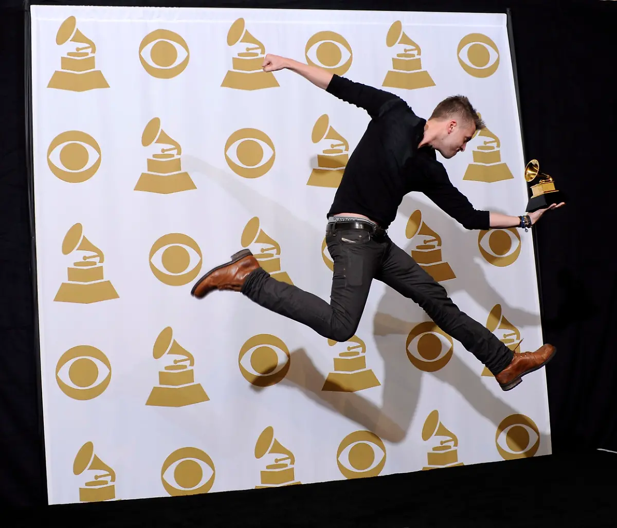 330v0824-jpg6928406092436473392