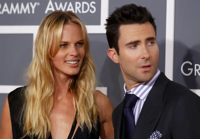 2012-02-13T021903Z-01-LOA848-RTRMDNP-3-GRAMMYS-JPG7753957086949855349