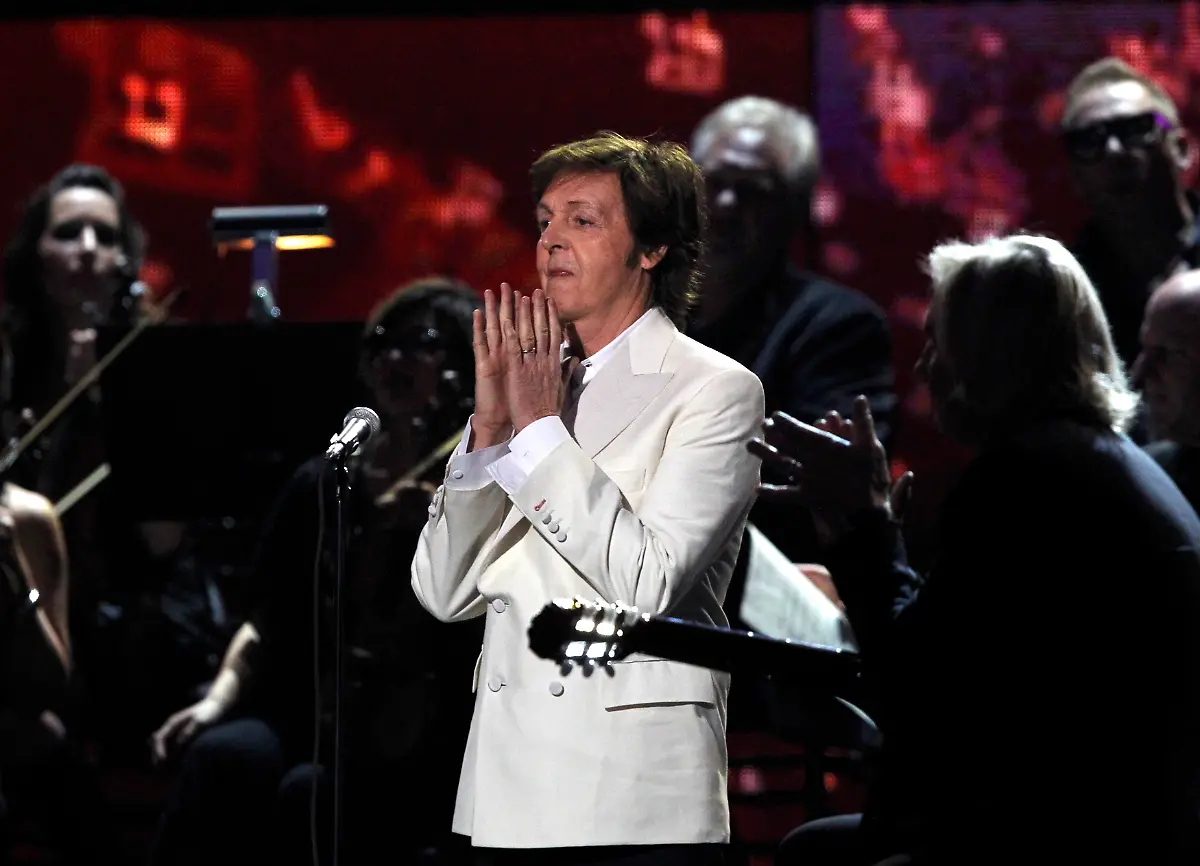 2012-02-13T034308Z-01-LOA123-RTRMDNP-3-GRAMMYS-JPG1877356702247090884